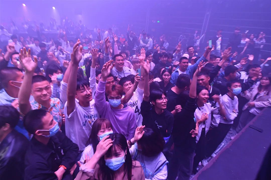 主题夜场直播
